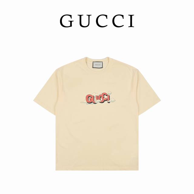Gucci古驰蓝天白云印花短袖T恤 不久前传出消息后就炸开了时尚圈终于在Igtv上发布推出了简洁系列面料定织32S双纱精梳棉240G0色差采用进口百灵达印花机细