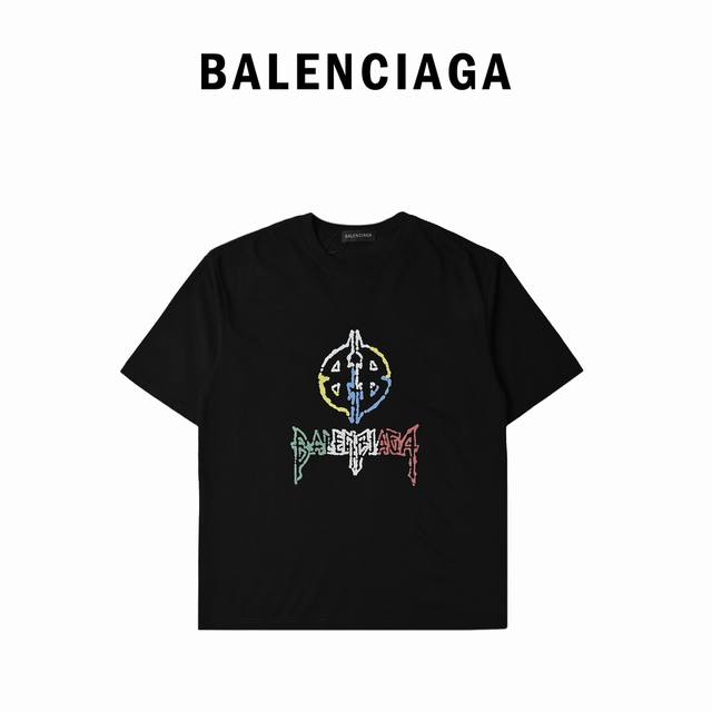 Balenciaga巴黎世家24Ss新款彩标圆领T恤。 精选260克双纱精梳原版纯棉贡缎棉料，舒适细腻带来极佳的亲肤感，同时吸湿透气，方便打理。D精工螺纹现织领