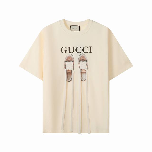 7205款，高端定制，独家最高品质版本Gucc*家鞋带数码印花圆领短袖T恤，采用独家定制290G原版1:1双股双纱纯棉面料，定织定染同缸无色差罗纹，定制1:1辅