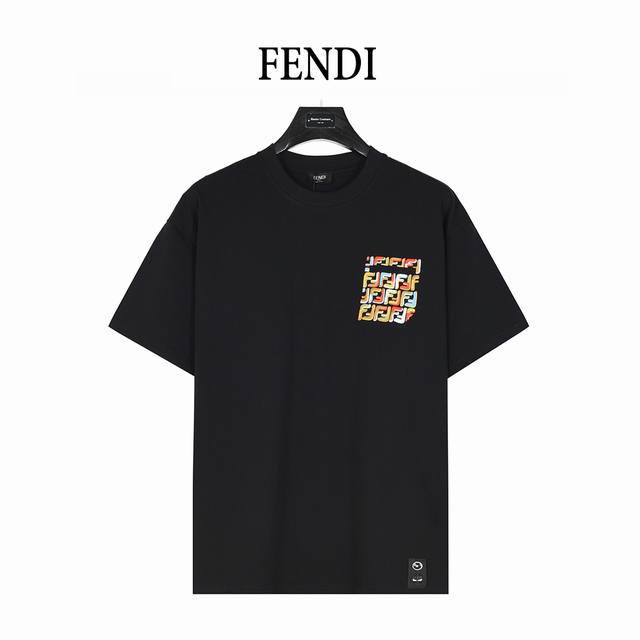 Fendi 芬迪 25Ss 双F彩绣短袖T恤 精选32支双纱高品质精梳棉面料，成衣克重达260G质感满满， 田岛进口高密度刺绣工艺，时尚双F刺绣口袋设计， 色彩