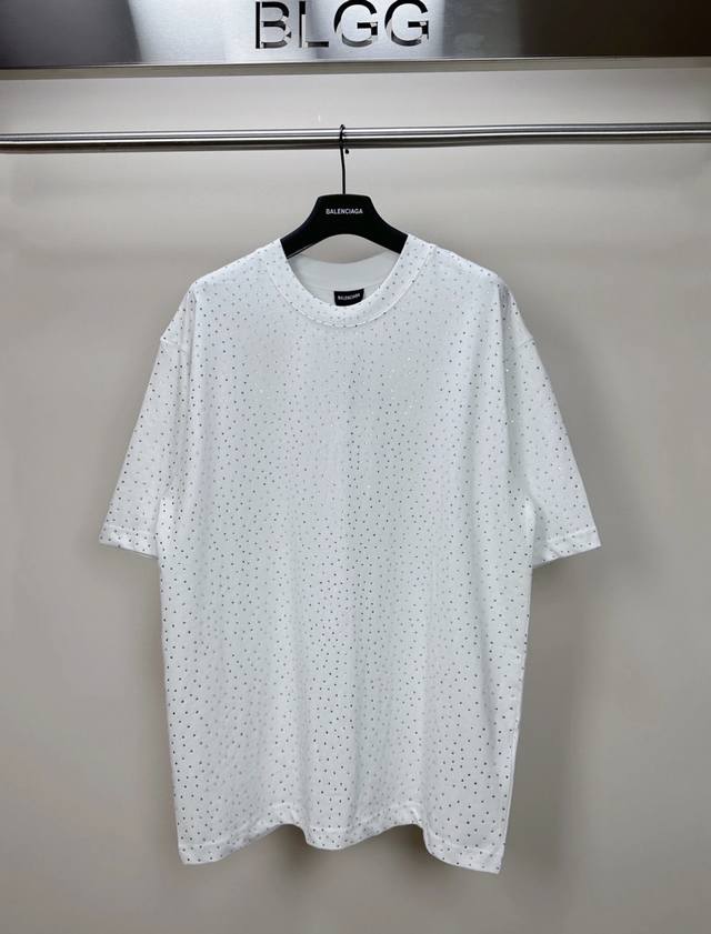 款号：G24---顶级版本 Balenciaga巴黎世家满钻烫钻短袖T恤 非常基础的黑色做旧雪花和千千万 Bling Bling水钻的碰撞，简直最好看，真的闪到