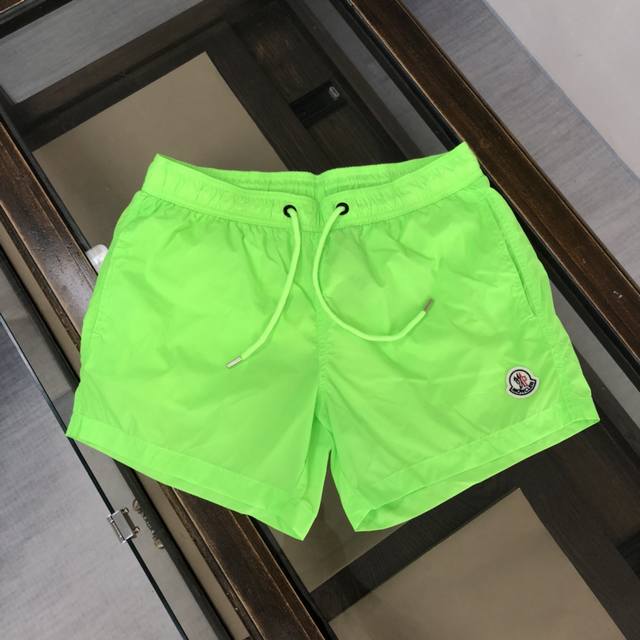 Moncler 蒙口 春夏新品、最新专柜款短裤、时尚沙滩裤、定制原版 做工细节无可挑剔、完美出品、专柜高科技速干纤维尼龙面料、清爽舒适、型男必备、12色可选尺码