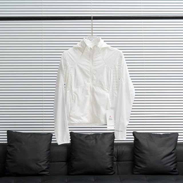 Lululemon丨露露乐檬 Ventilated系列网纱拼接防晒服 尺码：2 4 6 8 配色：黑色 白色 米黄 咖色 防晒有型两不误｜夏天请把这件夹克焊在身