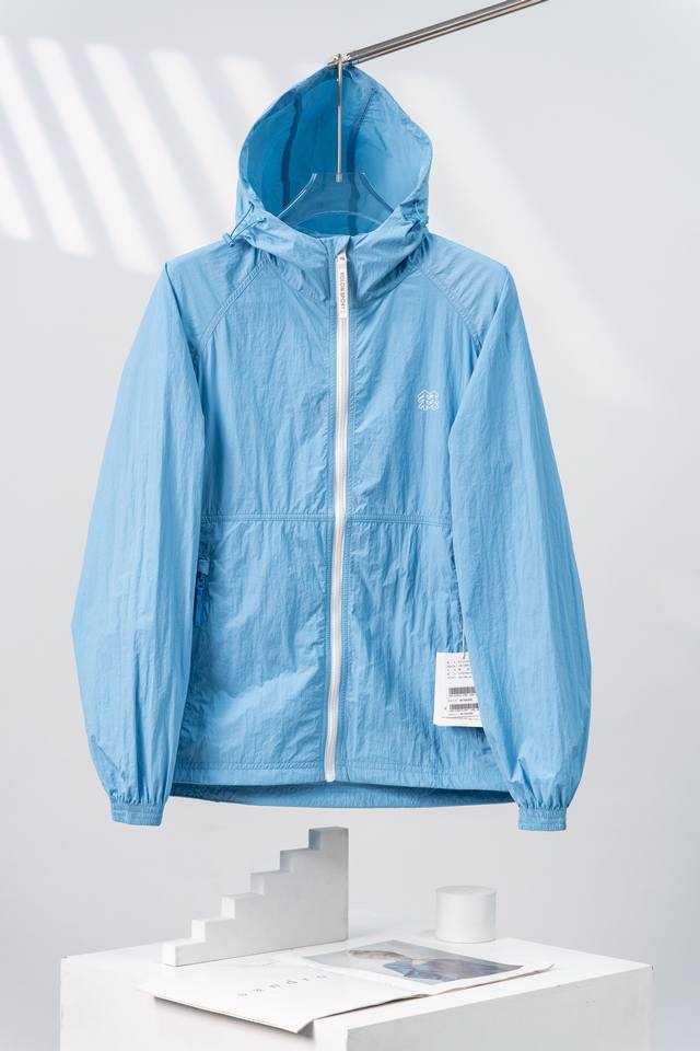 浅蓝色 可隆Kolon Sport 防风防水防晒速干吸汗户外连帽拉链轻量弹力皮肤衣