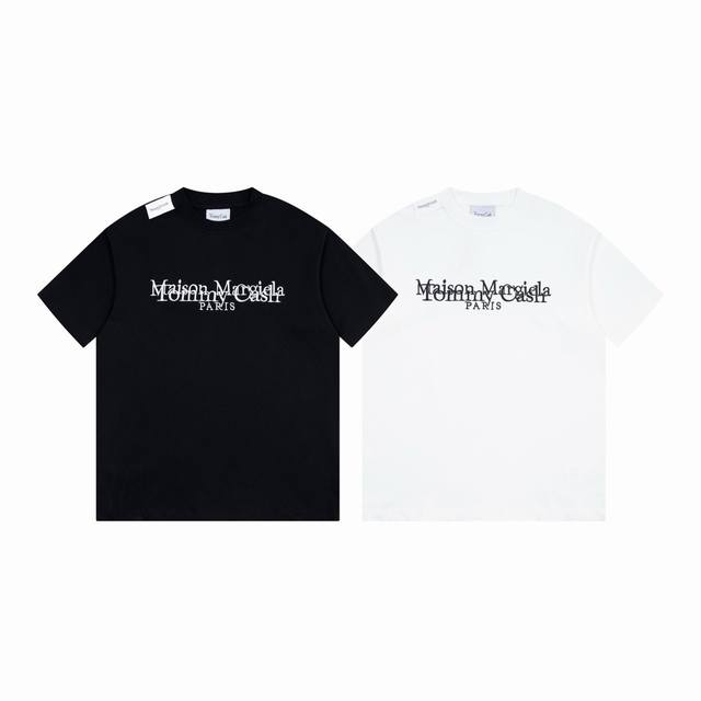 2005# 高版本Maison Margiela马吉拉 X Tommy Cash联名款刺绣Logo短袖T恤 注意此款肩标处作破洞设计，可隐藏可外漏，非质量问题