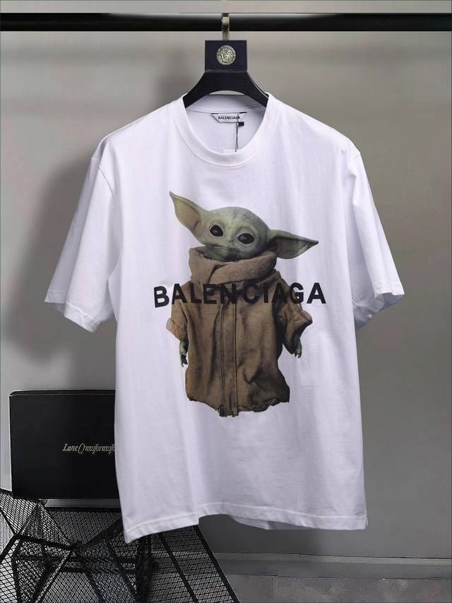 Balenc#Aga 巴黎尤达宝宝 白色T恤 顶级印花工艺、原版开发、 面料、罗纹定织定染无色差、做工精细、顶级复刻还原 原版品质 男女同款 宽松型 尺码 Xs