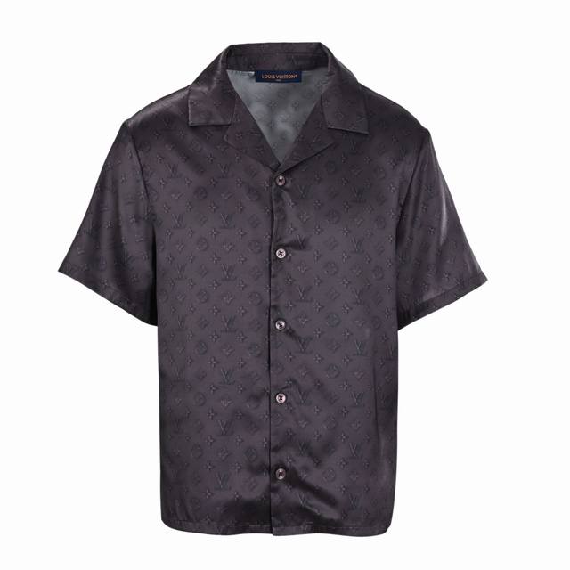 Louis Vuitton Lv 老花暗纹满印短袖衬衫 正品15919购入，定制60支桑蚕丝混纺满印面料，75D衬布，布匹直喷工艺，手工包缝，定制辅料，宽松版型