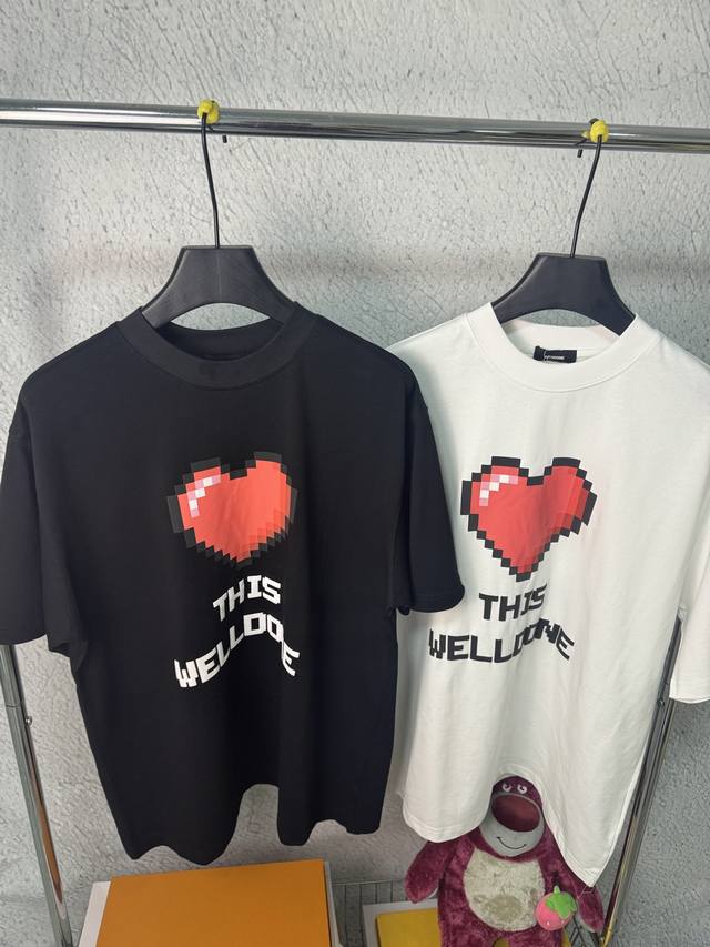 3001# We11Done 韩国潮牌Welldone宽松大码版型短袖T恤 印花工艺 重磅300G纯棉面料 颜色：黑色 白色 码数：S M L