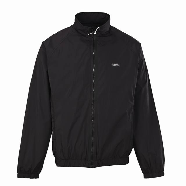 Givenchy纪梵希Gvc 气垫小标识立领拉链风衣外套 原版17000购入，定制面布，柔软细腻，内里定制网布。进口田岛机宽针绣花工艺，背面刺绣4G Logo。