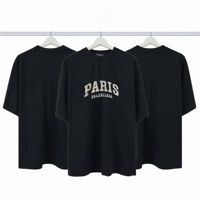 巴黎世家Balenciaga胸前Paris印花闪粉短袖 面料采用32S240G双纱精梳棉 印花为印花椭圆机进口厚版浆工艺 厚感度十足 还原正品印花厚度整体印花无