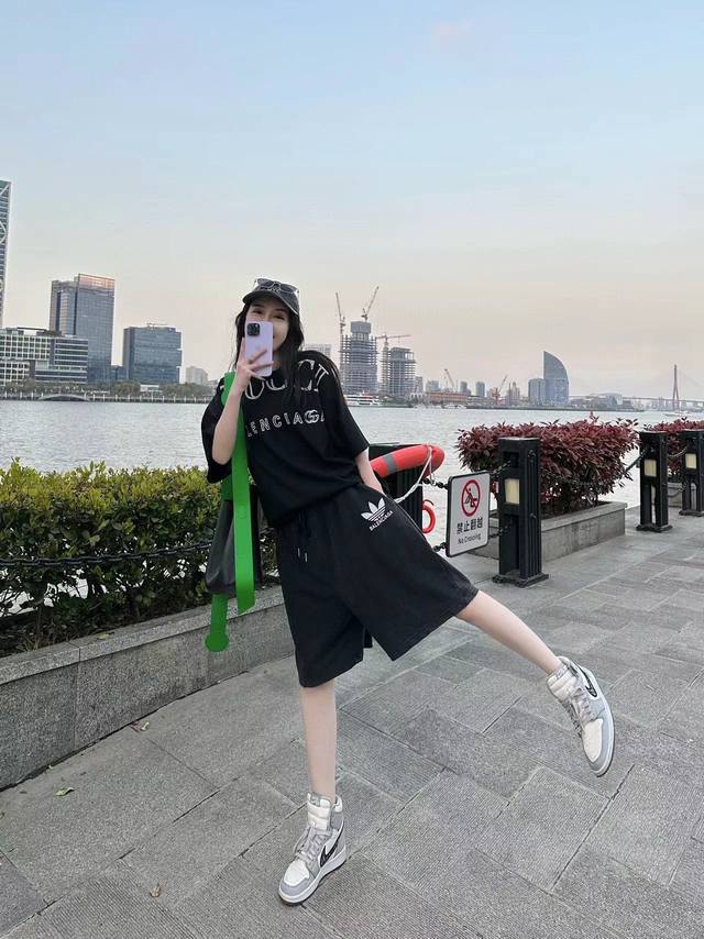 款号：982-顶级版本！巴黎世家联名阿迪印花水洗短裤！ 细节100%还原Zp 实拍品质所见即所得！ 高端 品质 高奢品 简单百搭款 上身效果Nice 进口特种机