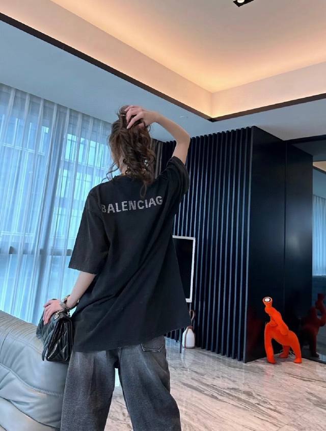 款号：G80-顶级版本！Balenciaga巴黎世家做旧水洗烫钻字母短袖！ 独家定织定染布料 质感舒适柔软 前后不规则剪裁 洗水做旧工艺 春夏最新砖柜同步 Os
