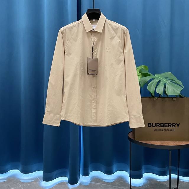 Guo Burberry巴宝莉长袖衬衫 衬衣版型采用原版调节 面料采用100%纯棉原版定制面料 红外线定位裁剪 门襟 前后幅和双袖皆对位对格 进口缝纫设备 流水