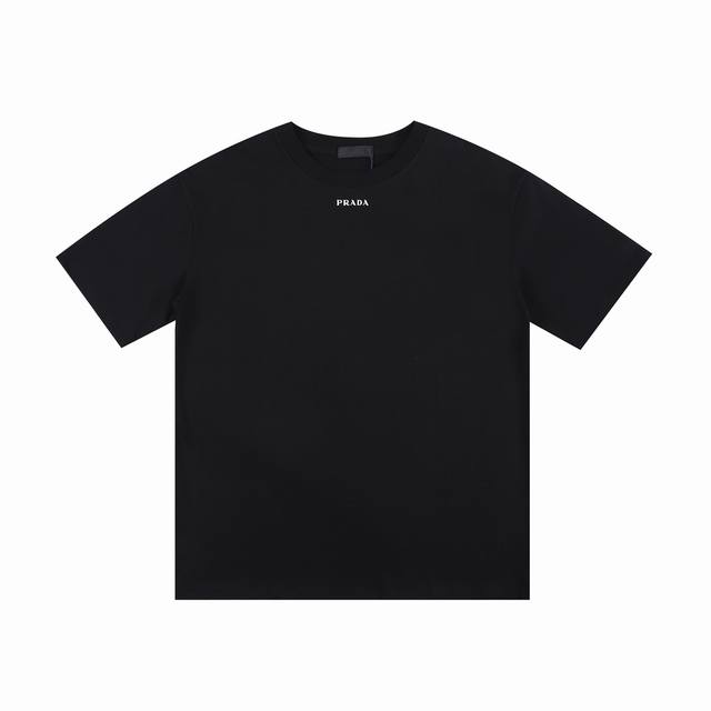 Prada 普拉达经典款小Logo短袖T恤 -定制270G双纱纯棉面料，手感非常细腻扎实，更加力挺 -胸前特别经典款硅胶Prada Logo小标，全套定制商标、