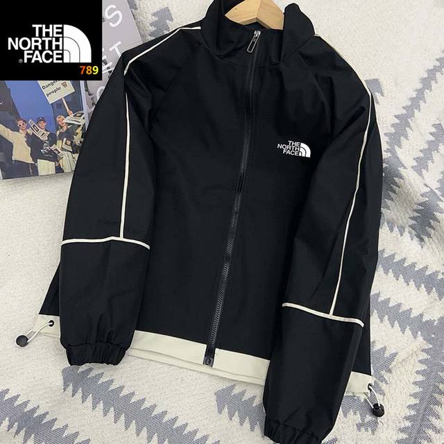 Thenorthface北面Ue专柜同款反光条拉链外套 Windwall防风防泼水面料 带有潮流性与安全性的原版反光条，经典百搭易穿搭！ 休闲利落的简洁立领 便