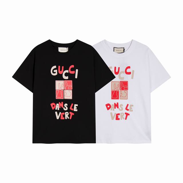 高端品质，独家定制，Gucci 跳跃字母+方形兔子限定系列字母Logo圆领短袖，采用定织定染高克重原版面料，洗水完高达280G纯棉面料，螺纹增加到2.7不变形。