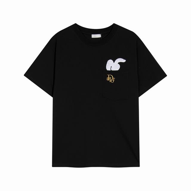 高端品质，独家定制，Dior 限定毛绒兔刺绣字母Logo圆领短袖，采用定织定染高克重原版面料，洗水完高达280G纯棉面料，螺纹增加到2.7不变形。，1-1工艺制