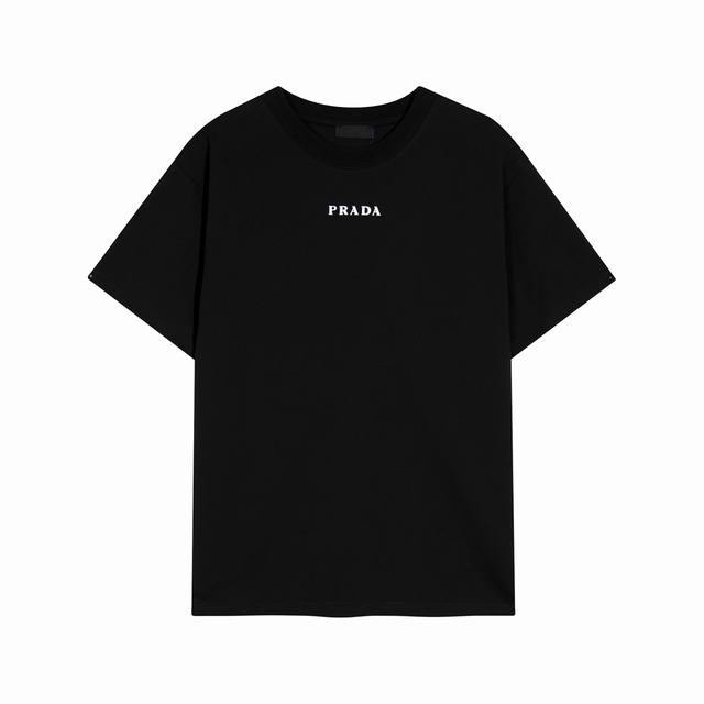 高端品质，独家定制，Prada普拉达经典压胶字母Logo圆领短袖，采用定织定染高克重原版面料，洗水完高达280G纯棉面料，1-1工艺制作，宽松Oversize版