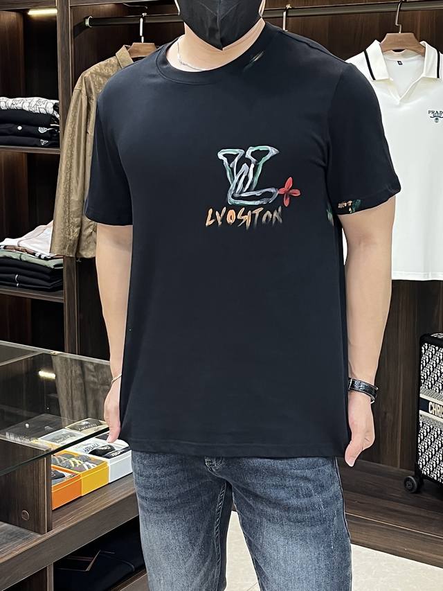 主推 Lv 独家专供春季新款驴牌时尚休闲圆领短袖，阔版高密度280克纯棉面料，高级密针刺绣、高端欧版原单T恤，潮流时尚休闲半袖 透气舒适度高，细节无可挑剔，品牌