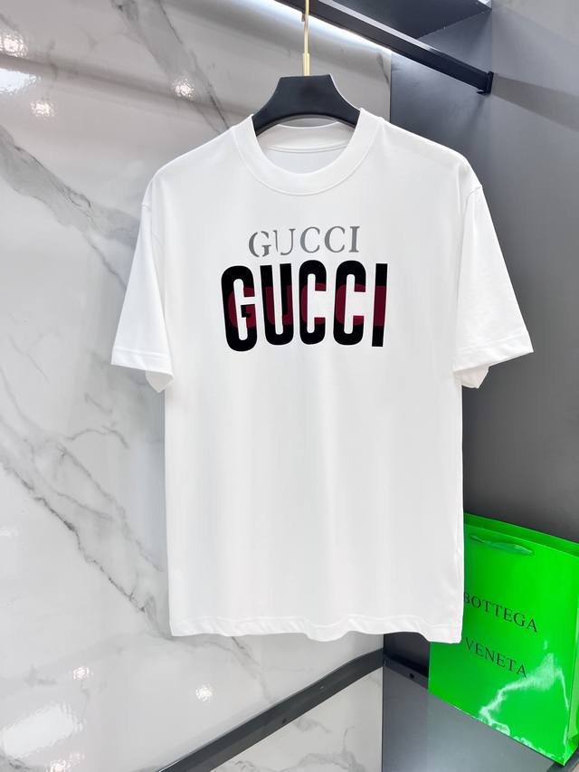 Gucci 25Ss春夏新款首发专柜最新款短袖圆领T恤 高端订制 设计前卫时尚！品牌Logo重工艺设计 高端定制230克面料.手感柔软.穿着舒适.专柜级别精致车