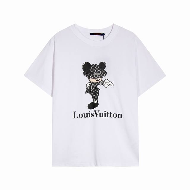 高端品质，独家定制，Lv卡通米老鼠字母Logo圆领短袖，采用定织定染高克重原版面料，洗水完高达280G纯棉面料，螺纹增加到2.7不变形。，1-1工艺制作，宽松O