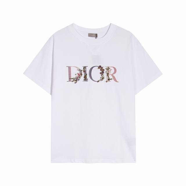 高端品质，独家定制，迪奥Dior 花卉刺绣字母Logo圆领短袖，采用定织定染高克重原版面料，洗水完高达280G纯棉面料，螺纹增加到2.7不变形。，1-1工艺制作