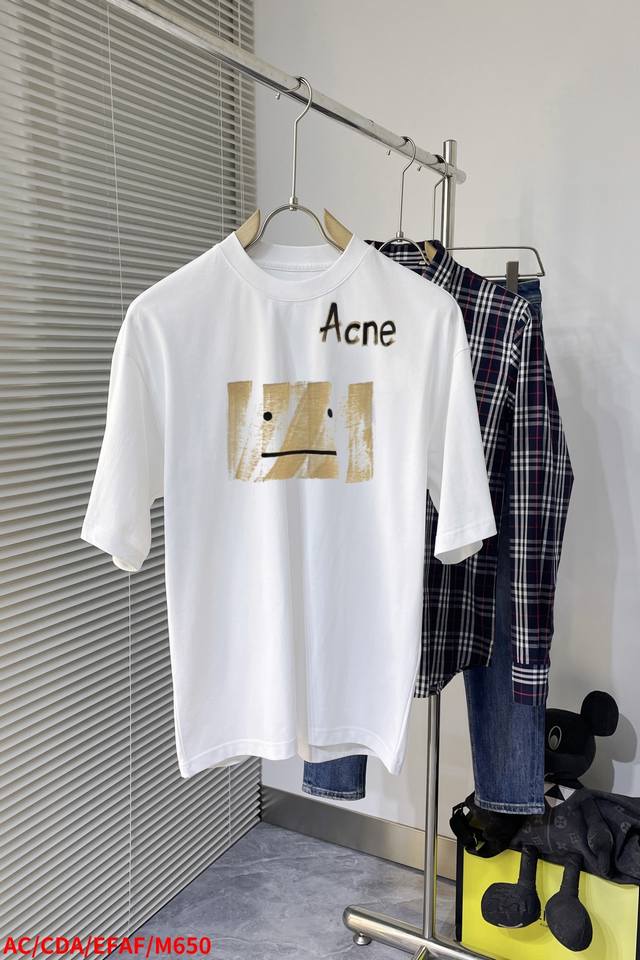 M650 Ac Acne 新款字母印花双层重工短袖T桖 字母图案不管是T桖还是卫衣都是每年的爆款单品 前幅大面积印花采用大康丽数码印花机直喷 成本极高 经过多次