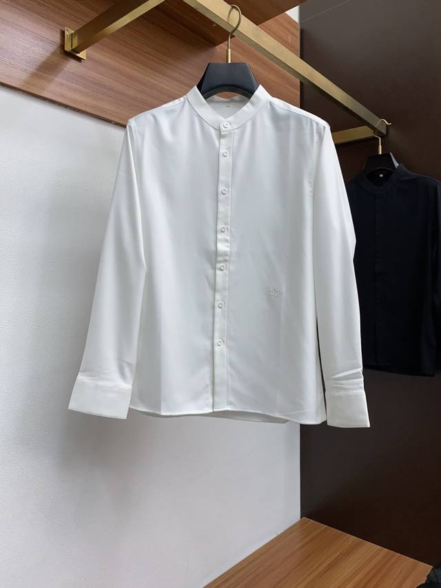 Lp2560 男士衬衫，商务休闲修身款衬衣！ 宜商务 宜休闲！限量新款，都市商务气质款！ 衬衫的版型剪裁更是精剪塑性，不需要过多的原色装饰，对于男士来说极简便是