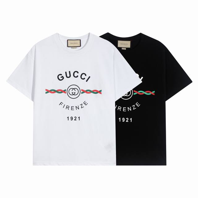 高端品质，独家定制。Gucci古奇新品字母Logo圆领T恤，采用定制定染高克重原版面料，洗水完高达280G纯棉双纱面料，螺纹增加到2.7不变形，宽松Oversi