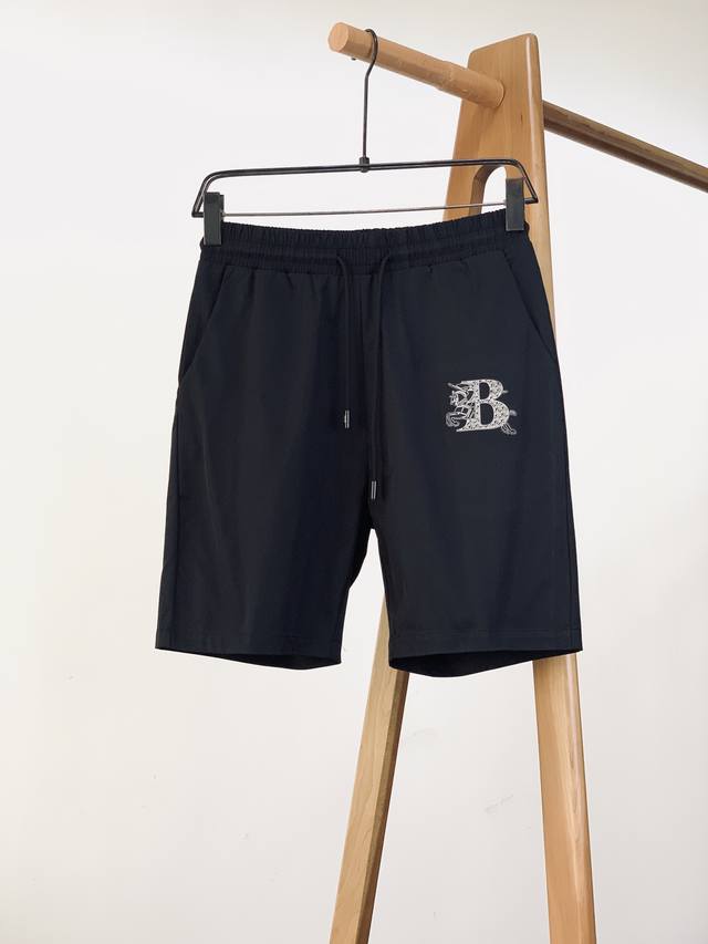 Burberr‘’2025Ss春夏新品 时尚抽绳休闲短裤 时尚系列，独特设计，抽绳休闲长裤 订纱开始订染和订纺。 国内某大厂出口日本 和供应几大顶级品牌的面料。