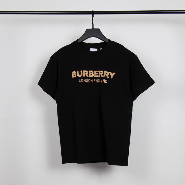 高端品质，独家定制，Burberry 巴宝莉经典刺绣字母Logo圆领短袖，采用定织定染高克重原版面料，洗水完高达280G纯棉面料，螺纹增加到2.7不变形。1-1