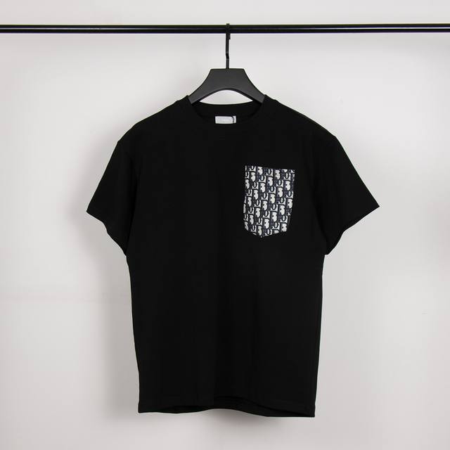 高端品质，独家定制，Dior 提花牛仔口袋字母Logo圆领T恤，采用定制定染高克重原版面料，洗水完高达280G纯棉双纱面料，螺纹增加到2.7不变形，宽松Over