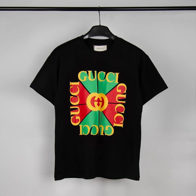 高端品质，独家定制，Gucci古奇新品字母Logo圆领T恤，采用定制定染高克重原版面料，洗水完高达280G纯棉双纱面料，螺纹增加到2.7不变形，宽松Oversi