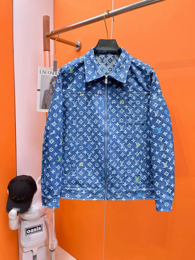 Lv 官网同款，同步发售！2025春季新款男士牛仔夹克外套，原单三标齐全高端版本！专柜定制面料 透气舒适度高，细节无可挑剔，品牌元素设计理念，体现高品质。手感细