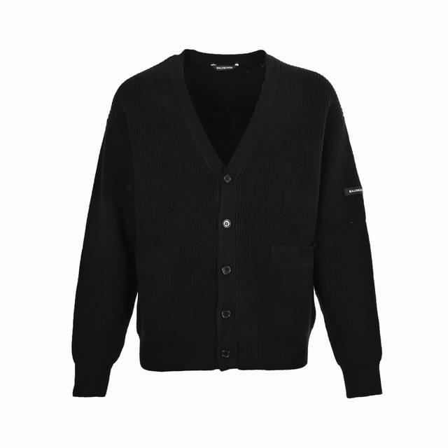 Balenciaga 巴黎世家 24Fw 袖标针织开衫毛衣 原16,800购入，定织新疆45支精纺羊毛纱线，不易起球，防缩水，抗变形。慈星Cx机型双系统，7针5
