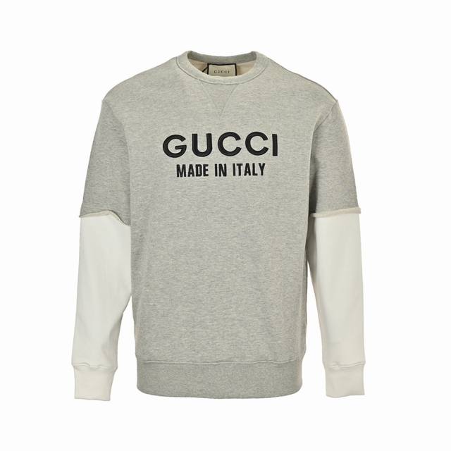 Gucci 古驰 24Fw 刺绣字母Logo拼接假两件卫衣 从富有凉爽季节气息的色彩和纹理中汲取灵感，这款休闲棉质卫衣于胸前点缀刺绣Logo，以及袖口的做旧拼接