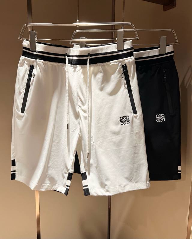 Loe*We罗*威 春夏新款男女同款休闲短裤，意大利原厂订单渠道，极具个性高级风，标志Logo刺绣工艺设计！宽松阔版型打造，情侣款纯棉休闲短裤！！定制原版克纯棉