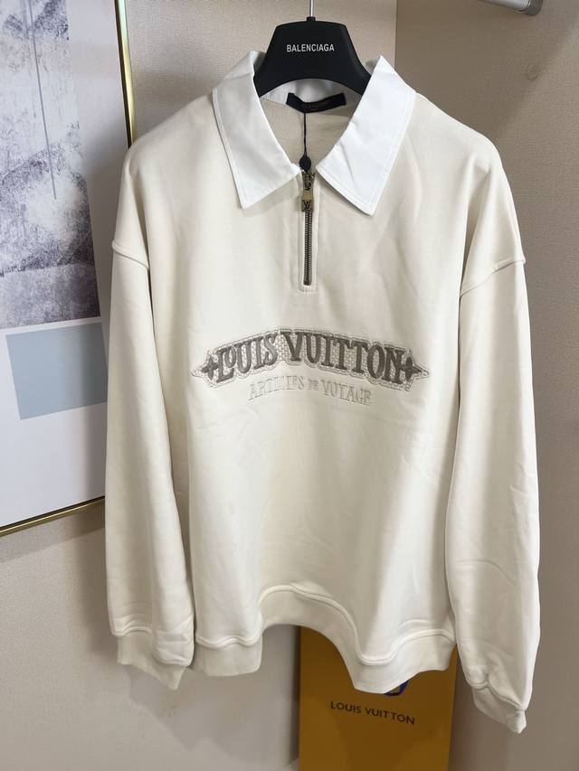 Size：S M L Xl码 男女同款 1V 路易家 2025Fw早秋系列 针织纯棉翻领拉链式贴饰刺绣长袖运动衫 本款运动衫为棉布浸染优雅色调，搭配针织衬衫领和