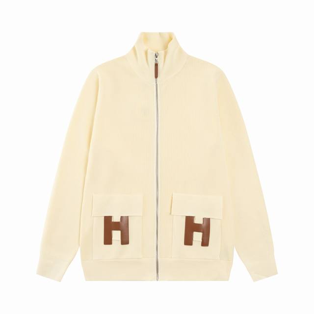 Hermes 爱马仕秋冬装男女同款开衫，上身显年轻时尚， 前幅大口袋设计，年年都穿的经典款必须选择品质全部对色定染含羊毛的棉纱线，柔软亲肤，双层针织很厚实，手感