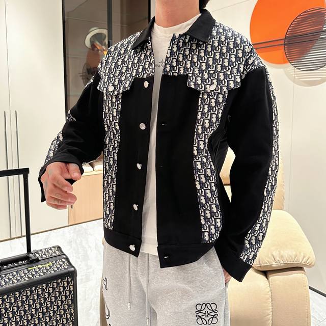 迪奥 2025春季Ss新款男士夹克外套，原单三标齐全高端版本！专柜定制面料 透气舒适度高，细节无可挑剔，品牌元素设计理念，体现高品质。手感细腻柔软！呈现休闲裁剪