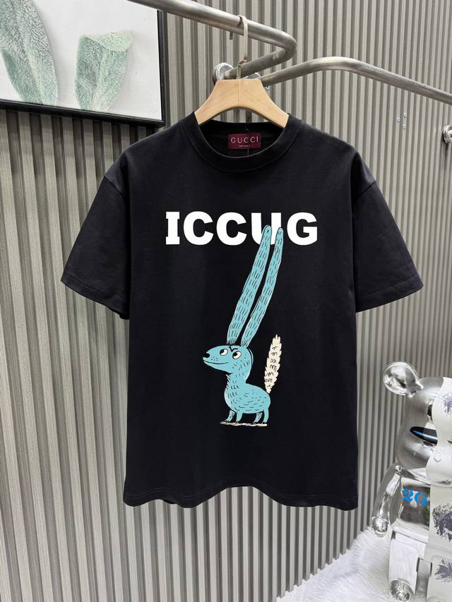 Guccl古驰 Gucci新品动物系列直喷印花款式 选用客供定制针织 %纯棉面打造 面料手感细腻 厚实有质感的纯棉布 高密度的机织工艺 如棉絮般柔紧致舒适 有挺