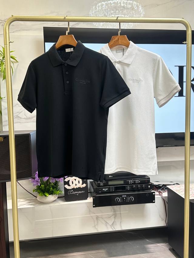Dior 25Fw夏季新品翻领Polp短袖 高端商务时尚单品设计，更加时尚舒适，高标准定制，上身非常有型，奢华品牌经典Logo图案 客供辅料，客供进口舒适透气面