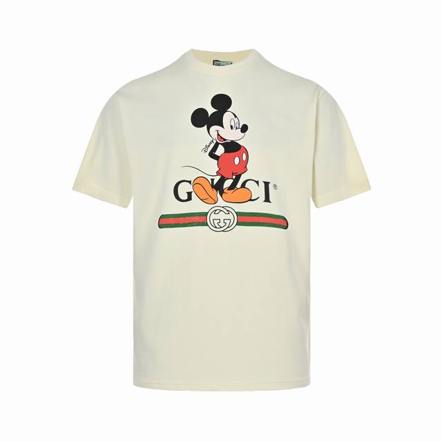 Gucci & Disney 米奇印花短袖 定织克重 针织棉，21支有机麻棉混纺面料，原身布切捆条做罗纹，原版定染颜色，前幅丝网台板手工印花，3D全彩扫描图案做