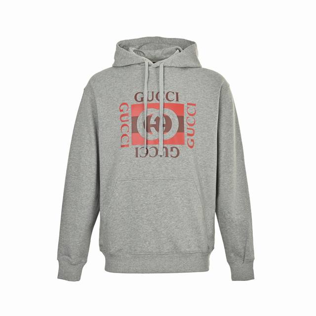 Gucci 古驰 25Fw 方块印花连帽卫衣 定制定染素韵麻灰雅棉针织料，纹理细腻，舒适贴肤，以麻灰色为主基调，采用胶浆印花，胸前印花经过三次菲林网板修改，使用