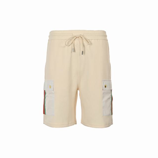 Gucci 古驰 红绿织带侧口袋休闲短裤 夏日气质穿搭，诚意推荐这款短裤 高级感满满的颜色， 上身清爽干净又简约百搭 随意配件深色点的T恤就能帅气的出门！ 定制