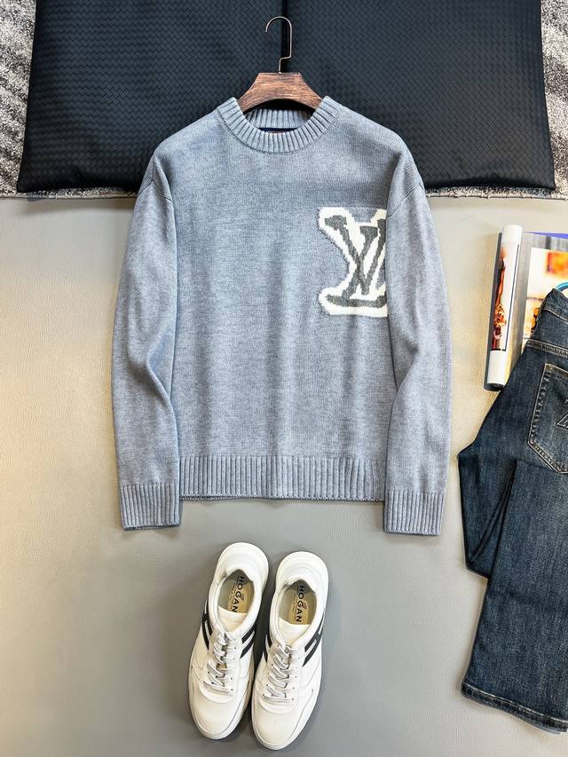 Lv# 25秋冬圆领毛衣 精品羊毛混纺毛衫 男款高端定制臻品系列 隶属品牌高端主线 专利顶级纱线混纺 以创新来阐释常规款式 面料的配置更是颠覆常往 细节可圈可点