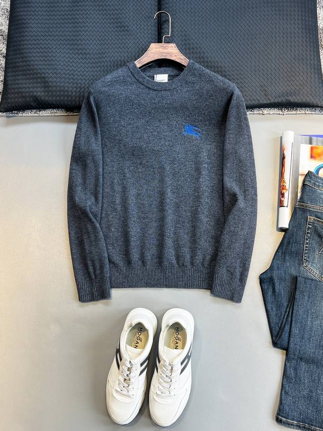 Bu# 25秋冬圆领毛衣 精品羊毛混纺毛衫 男款高端定制臻品系列 隶属品牌高端主线 专利顶级纱线混纺 以创新来阐释常规款式 面料的配置更是颠覆常往 细节可圈可点