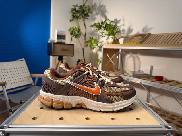 Nike Air Zoom Vomero 5 舒适百搭防滑耐磨 低帮 休闲训练城市通勤跑步鞋 尺码： 36 36.5 37.5 38 38.5 39 40 40