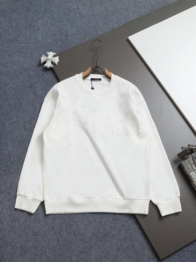 Louis Vuitton 路易威登 经典纯色刺绣工艺 Logo标识精致升级，灵感源自八十年代复古 原版面料 官方同款 圆领卫衣 420克 同缸染面料 手感非常