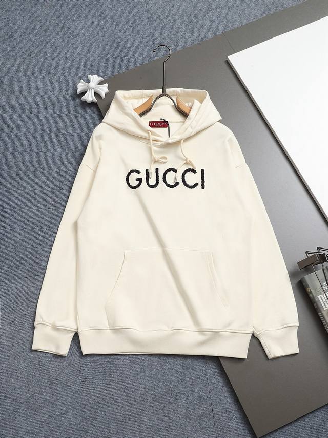 Gucci 古驰 超级经典纯色绣花Logo 标识精致升级，灵感源自八十年代复古款式 原版面料 官方同款 连帽卫衣 定制420克同缸染面料 手感非常舒服 春夏最新